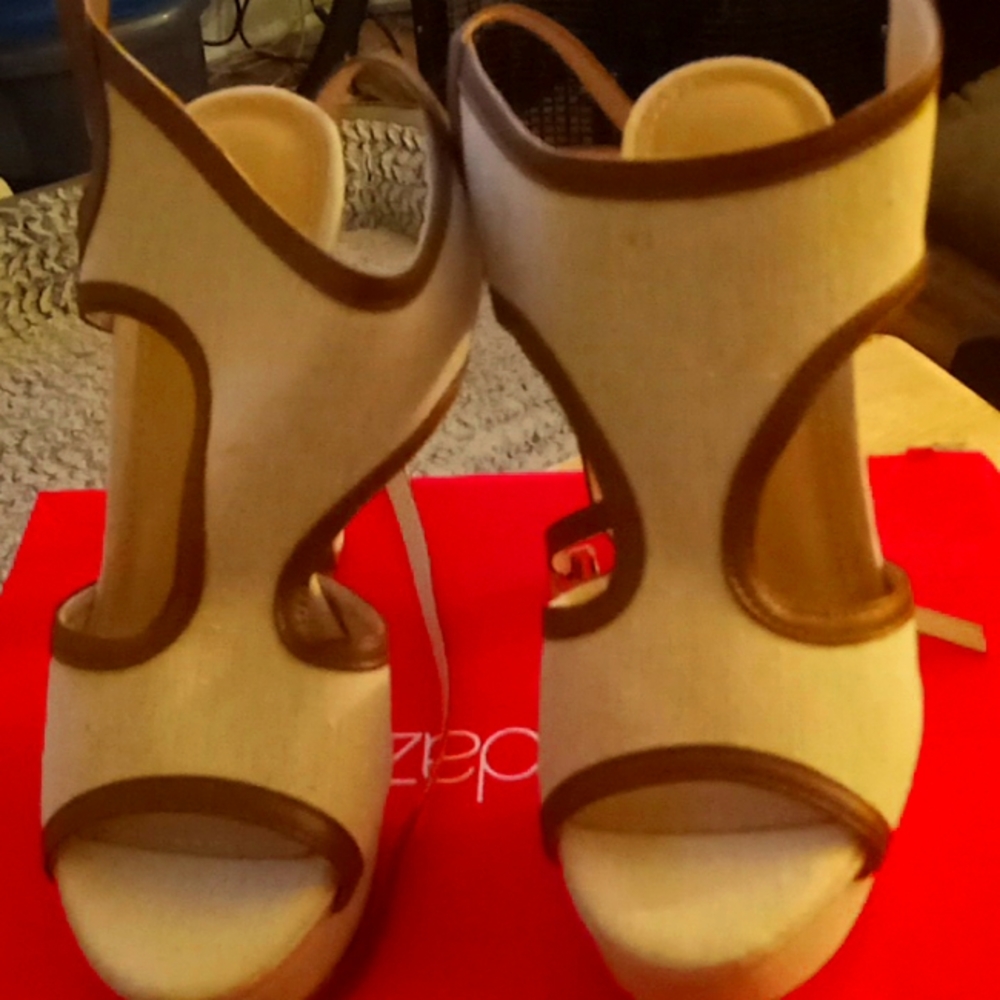 Linen Heel